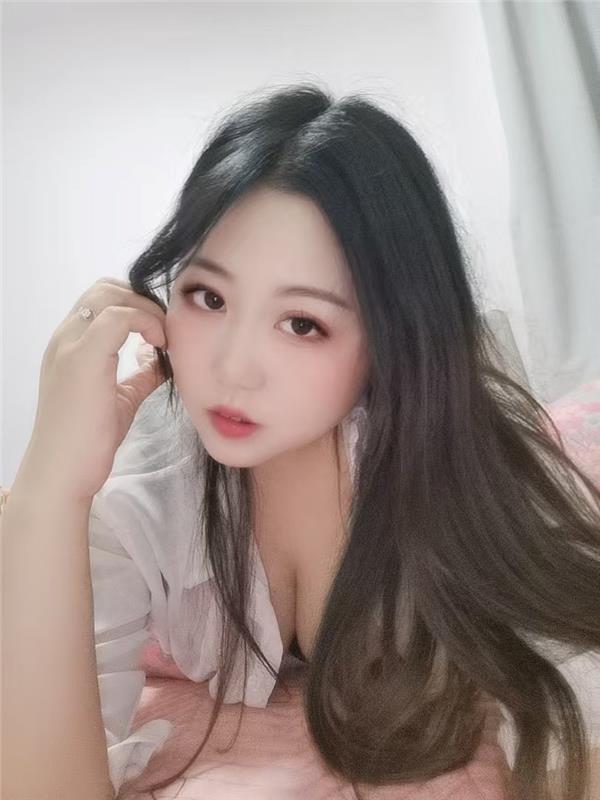 丰满热辣美妞